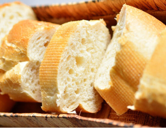 白面包+黄油，酸奶，腌黄瓜的升糖指数(GI值),升糖负荷(GL值)热量,蛋白质含量,碳水化合物含量,嘌呤含量